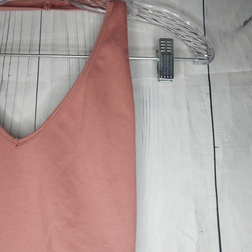 Forever 21 V-Neck Halter Style Bodysuit in Dusty Rose - Picture 4 of 12